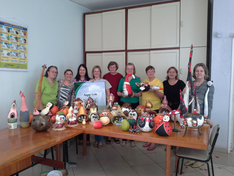 SECRETARIA DA MULHER PROMOVE CURSO DE ARTESANATO EM PORONGO